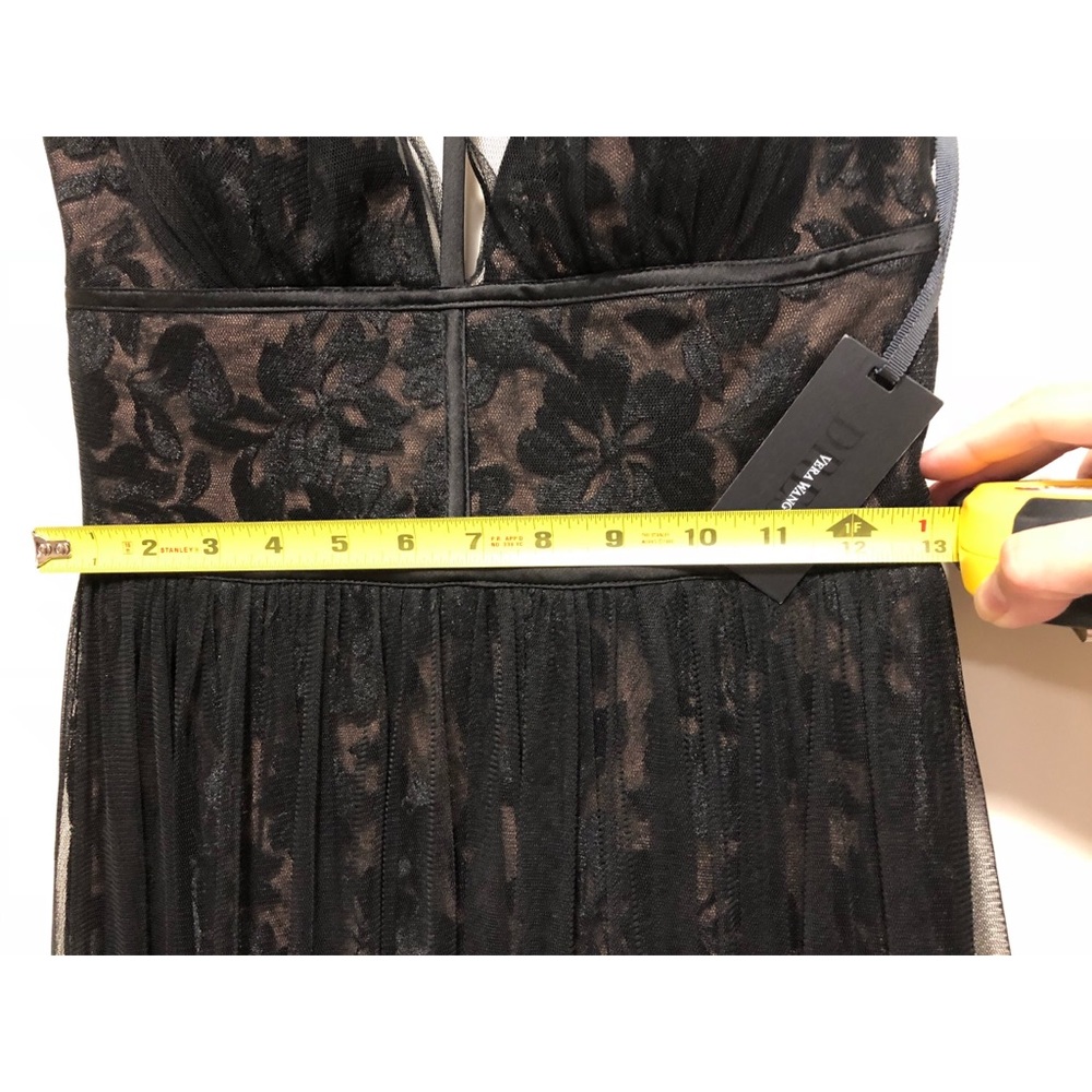 Vera Wang Black & Nude Lace-Layer Sleeveless Gown - Picture 5 of 8